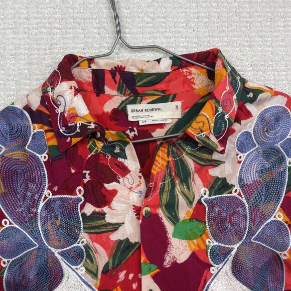 Urban Renewal Remnants Upcycled Panel Embroidery Cabana Shirt Floral AOP Sz S - Picture 2 of 16